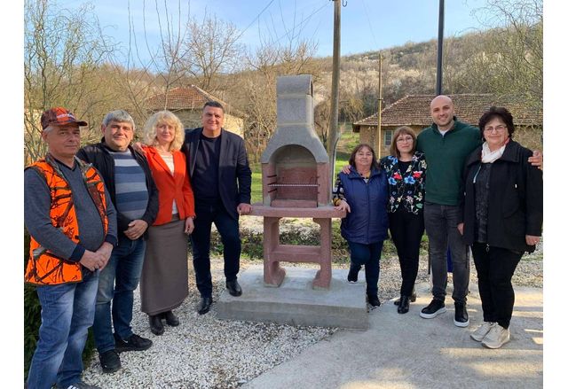 На 20 март т г беше разрушено барбекюто край чешмата в