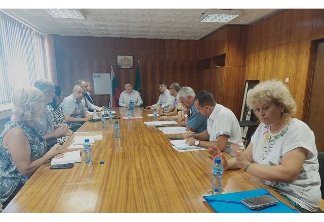 Областният управител се срещна с ръководството на Карлово и инспектира възстановяването на наводнените села