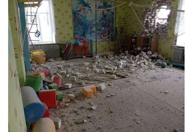 Обстрелът на училище и детска градина от проруските сепаратисти в селата станица Луганска и Врубивка