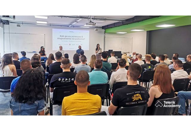 Община Бургас и водещата трейнинг компания за летящ кариерен старт