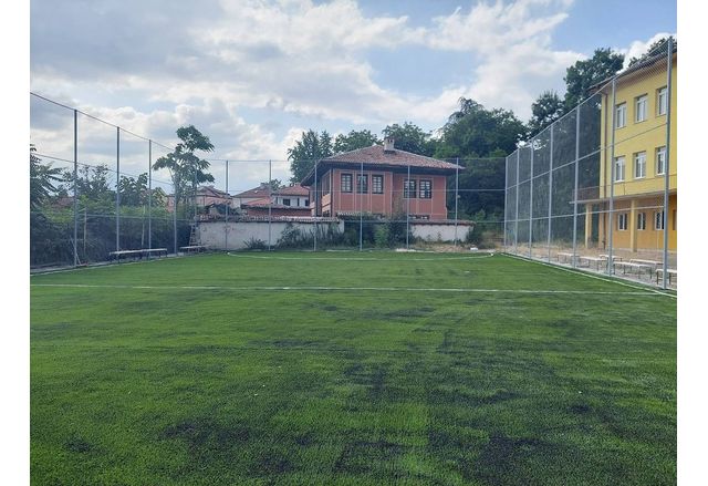 Община Карлово изгради нова спортна площадка в СУ „Васил Левски“