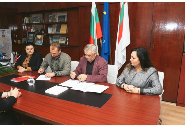 Община Мездра област Враца България представлявана от кмета Иван Аспарухов