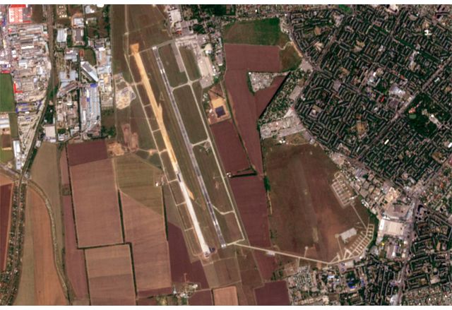 Руските военнопрестъпници разрушиха пистата на Одеското летище Тя е била