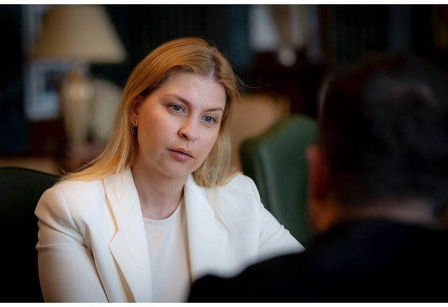 Украинската посланичка в САЩ Олга Стефанишина заяви че сред членовете