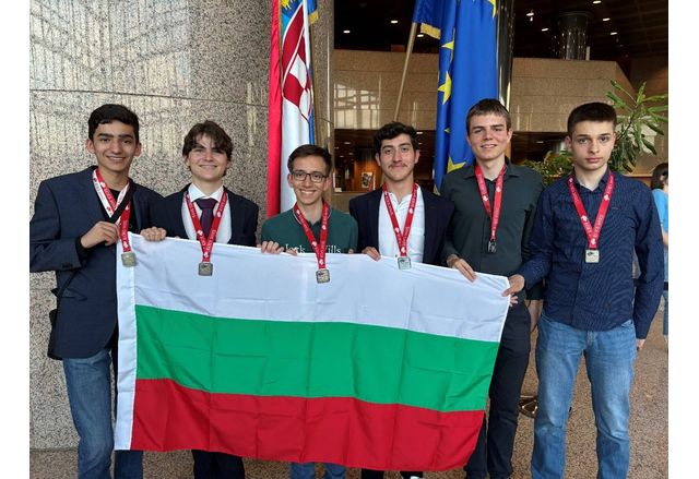 Два сребърни медала спечелиха българските отбори на Европейската олимпиада по