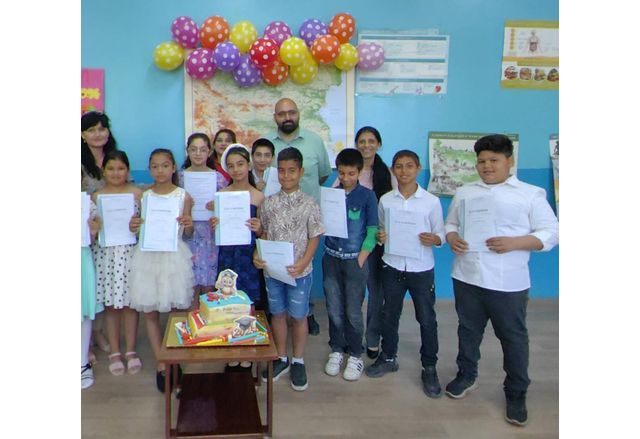 На добър час мили момичета и момчета Весела ваканция –