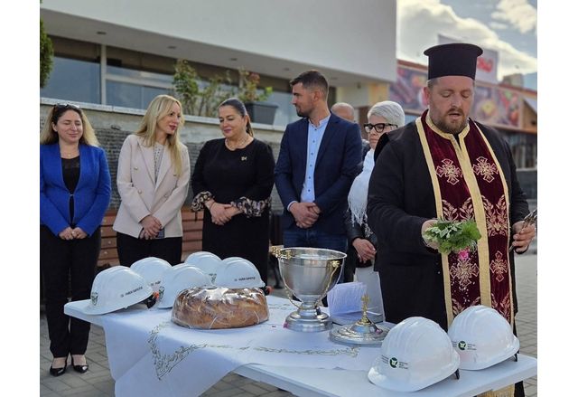 Мащабна модернизация на уличното осветление на стойност близо 1 млн. евро ще обхване Бистрица, Панчарево и Лозен. Първите дейности започват днес в с. Бистрица, след което ще продължат в останалите две населени места