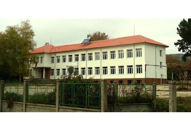 Основно училище "Васил Априлов" в село Рабиша