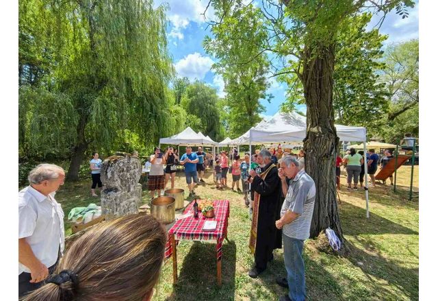 За поредна година на Петровден в село Мраморен бе осветен