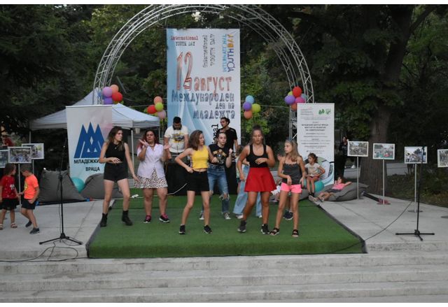 Отбелязаха деня на младежта във Враца с литература и рок концерт