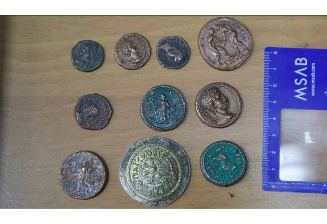 Откритите монети с белези на движими културно-исторически ценности в кабинета на Ангел Папалезов