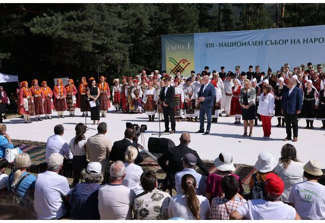 Днес официално беше открит 13 ият Национален събор на народното творчество