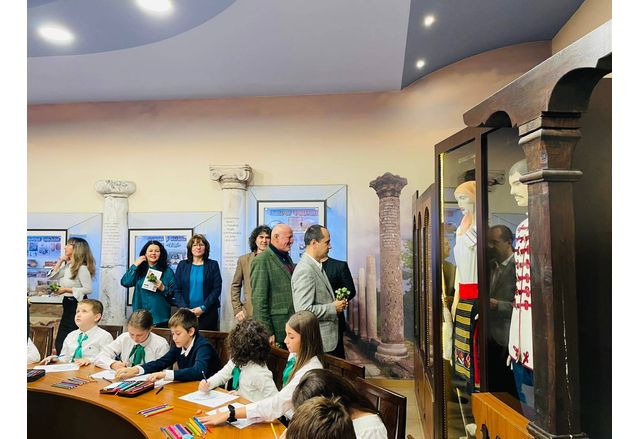 Откриха нови експозиции в кабинета по история в училище „Христо Ботев“
