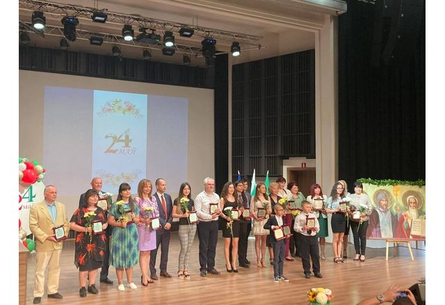 В навечерието на Деня на светите братя Кирил и Методий