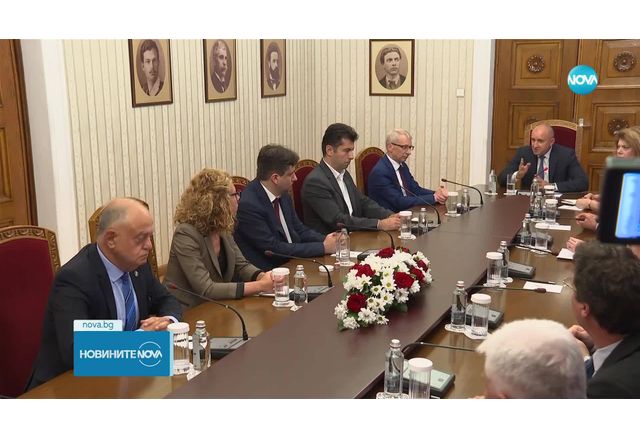 ПП ДБ искат среща с президента за да го убедят да