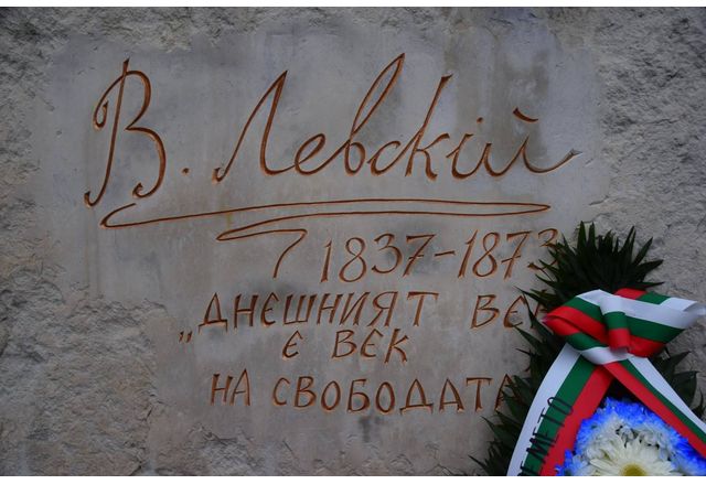 Паметник на Васил Левски в Асеновград