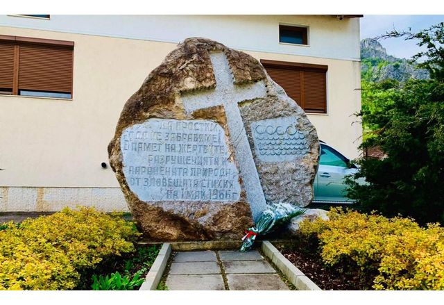 Паметник на загиналите при наводнението във Враца и Згориград