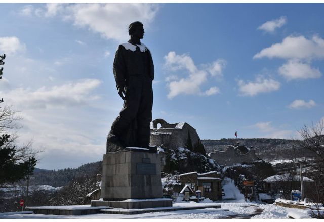 Паметникът на Апостола в Ловеч