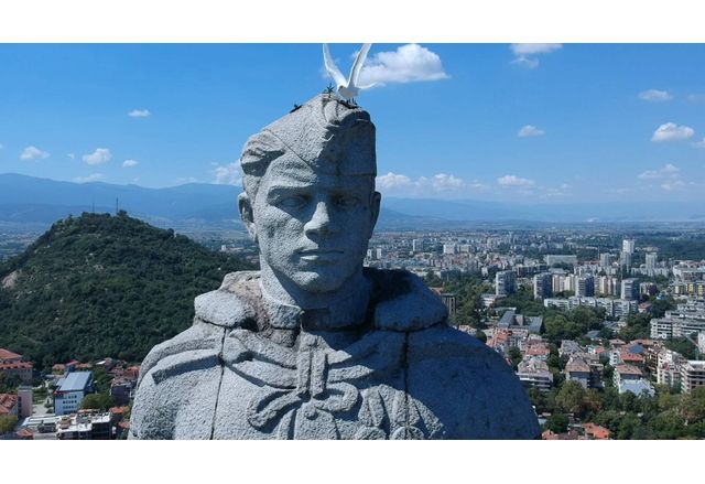Паметникът на съветския окупатор в Пловдив 