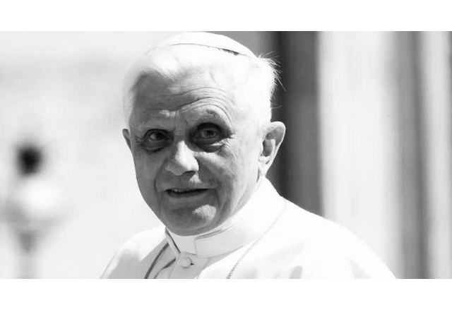 На 95 годишна възраст днес почина бившият папа Бенедикт Шестнадесети предадоха
