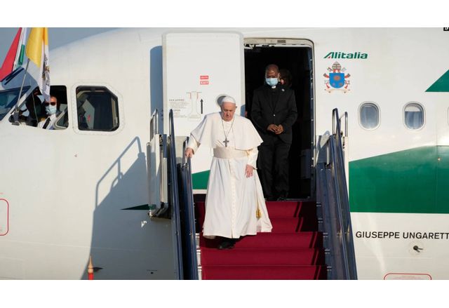 Папа Франциск пристигна на кратко посещение в Унгария