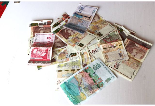 Пари, банкноти, български левове