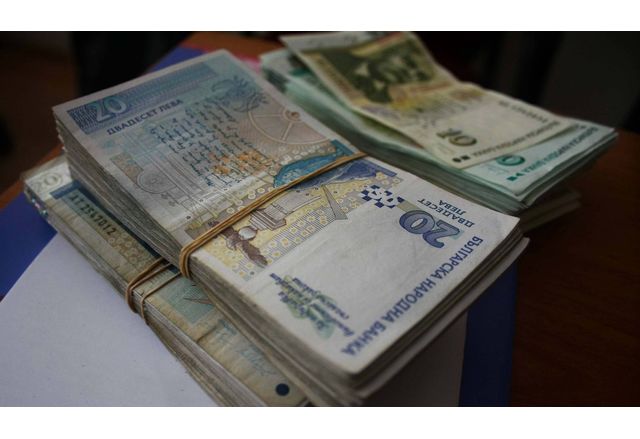 2 547 лева е средната работна заплата у нас в