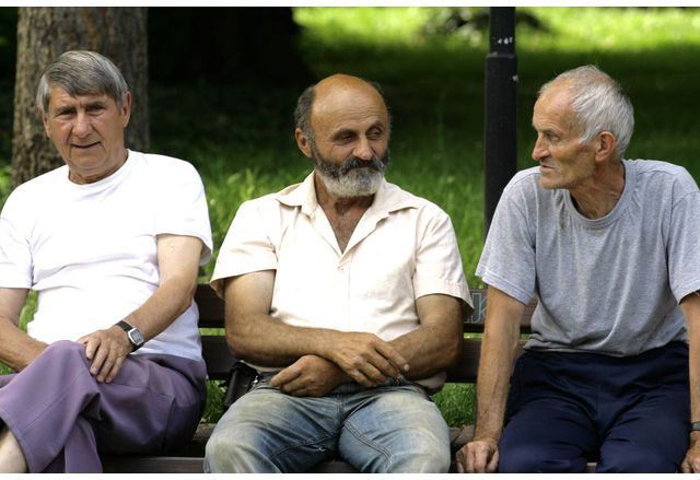 306 хил българи получават пенсии под линията на бедност от