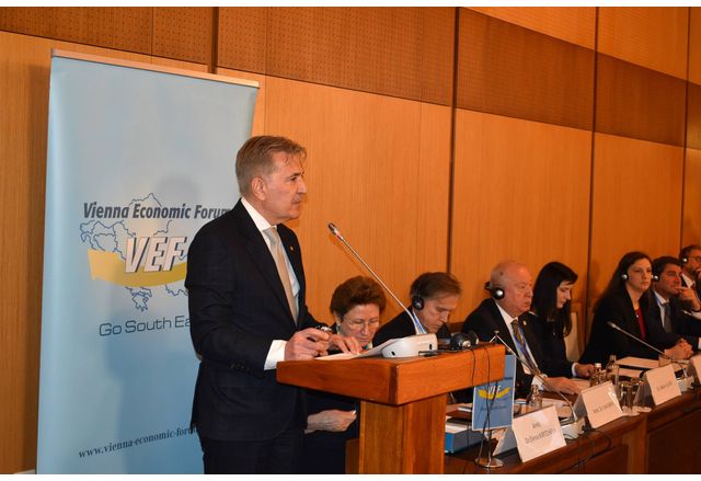 Министърът на икономиката и индустрията д-р Петко Николов по време на Виенския икономически форум, който се провежда в София