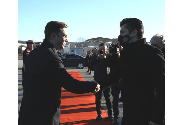 Петков беше посрещнат от външния министър Буяр Османи