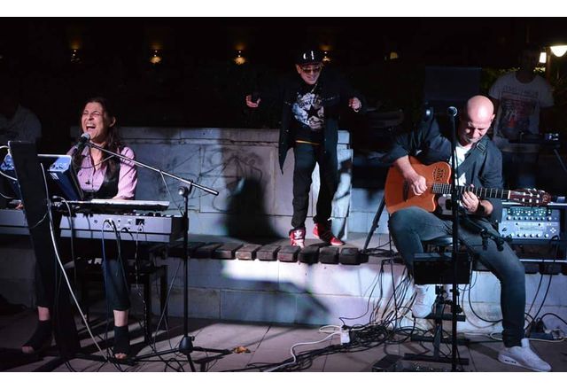 Община Хасково в партньорство с Piano Bar Light открива празничната