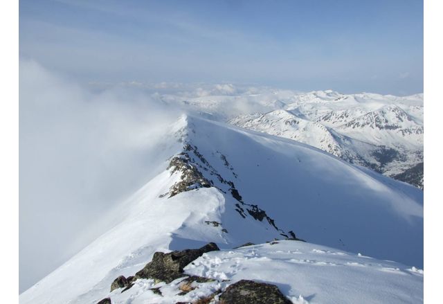 Лавина е паднала в Пирин и е затрупала хора Един