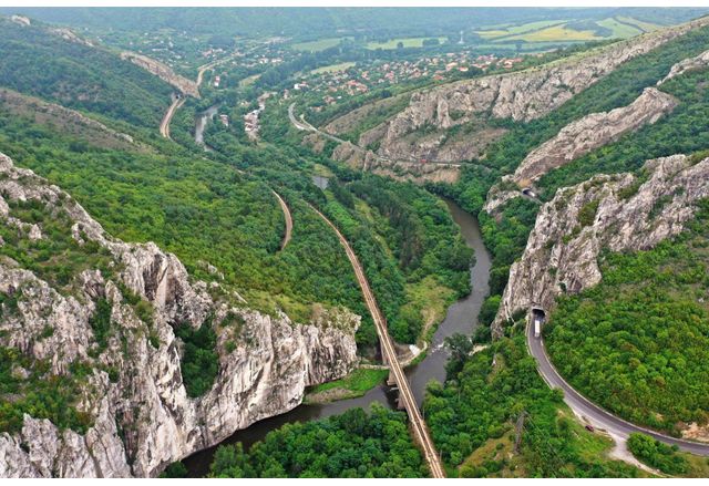 Условията за туризъм в планините са относително добри съобщиха за