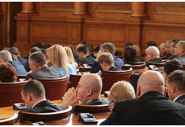 Парламентът отхвърли на второ четене предложението на Демократична България ДБ