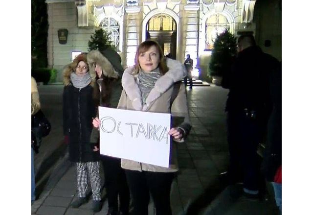 Във вторник вечер недоволни пловдивчани организираха протест с искане кметът