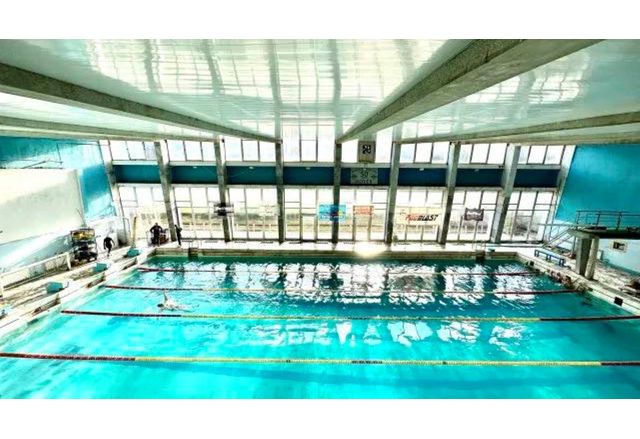 Покритият плувен басейн вече е в процес на пълна трансформация