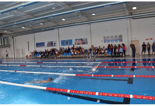 Плувен басейн