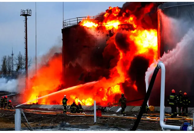 Пожар в руска нефтобаза