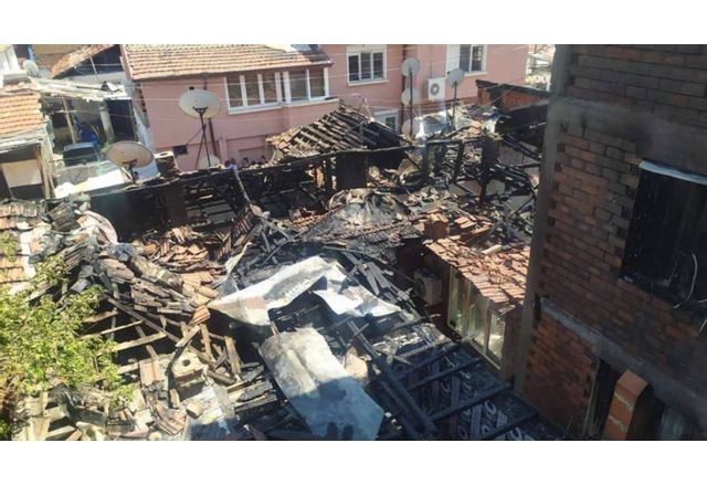 Пожар в циганската "Шекер махала" в Пловдив