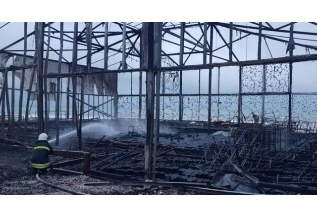 Пожар изпепели заведението Планета на плажа в Бургас То се