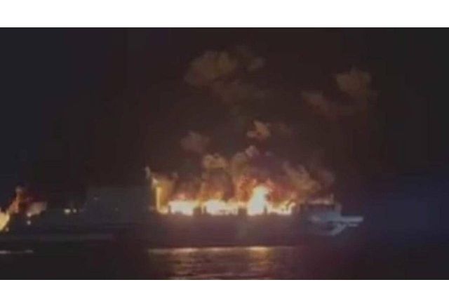 Пожар избухна тази сутрин на ферибот с 288 души на