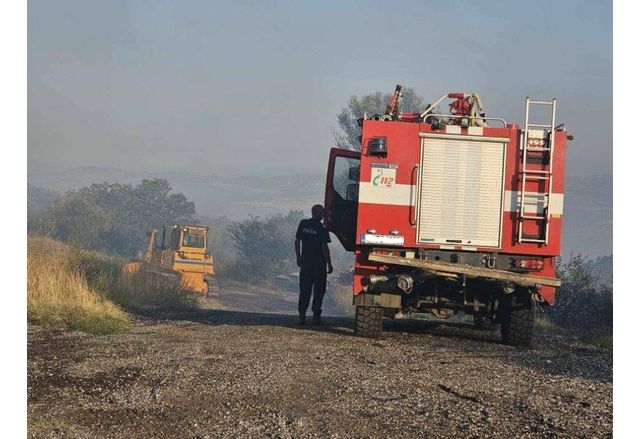 Пожарът на територията на Сакар между селата Младиново Лисово и
