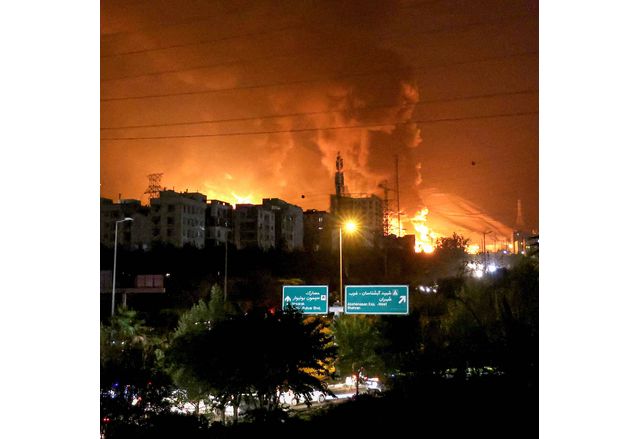 Пожари в бомбардирания от САЩ и Израел Техеран