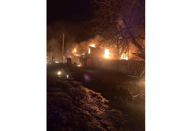 Пожари и разрушения в Харков вследствие на руския терористичен удар
