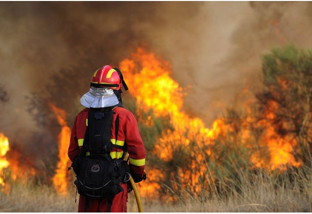 Обявено е частично бедствено положение в Хасковско заради пожара Огънят