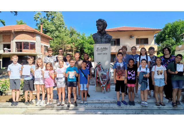 В Мездра почетоха 188-ата годишнина от рождението на Васил Левски