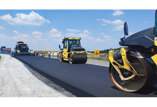 С ускорени темпове продължава изграждането на участъци от първите 3