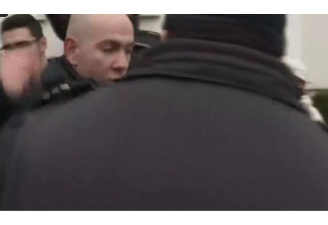 Полицаи бият депутата Ангел Георгиев