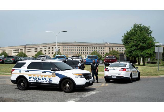 Полицай загина при нападение близо до Пентагона