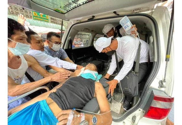 Полицията в Мианма застреля демонстранти